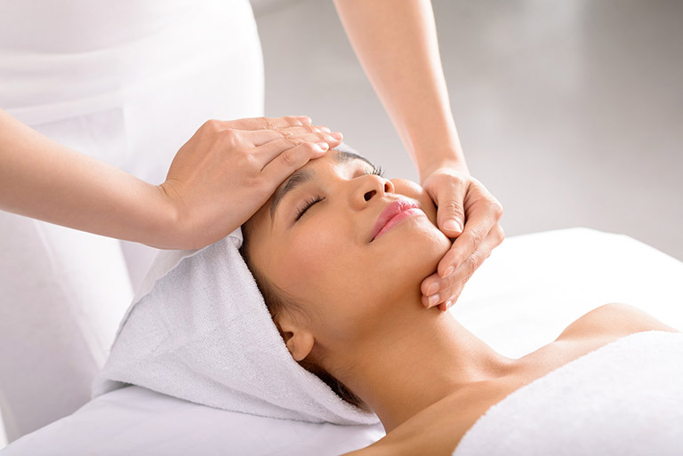 Massage khoảng 3-5 phút mỗi ngày giúp da thư giãn 